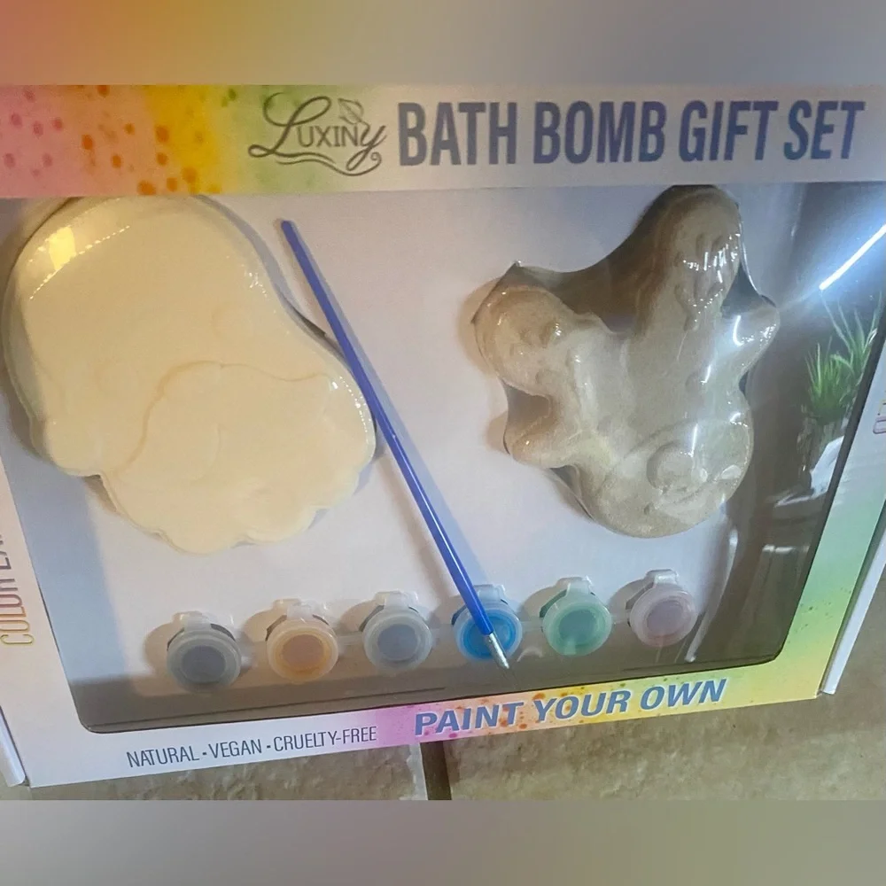 Christmas Paint Your Own Bath Bombs - Santa and Reindeer